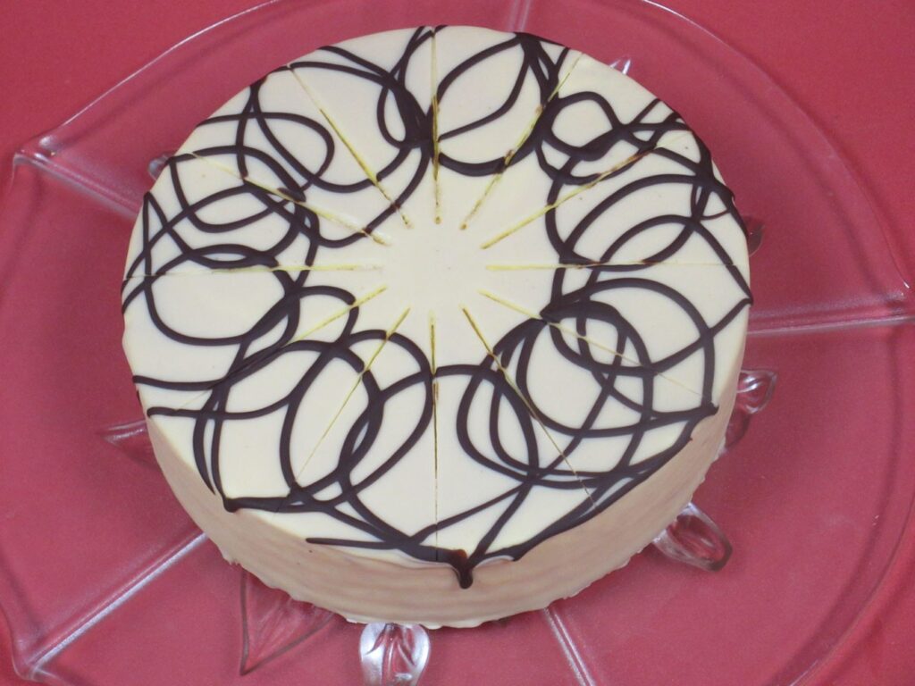 Vegane Aprikosen-Marzipan-Schichttorte