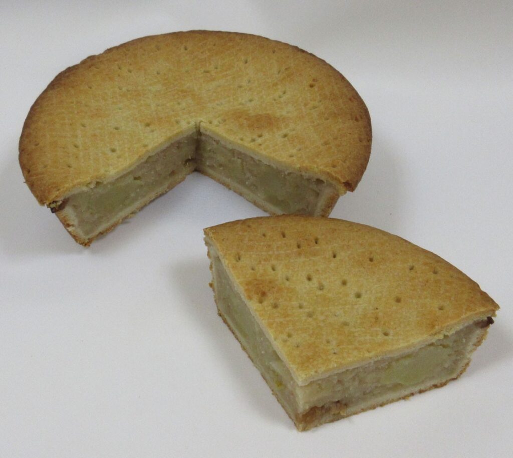Veganer gedeckter Apfelkuchen